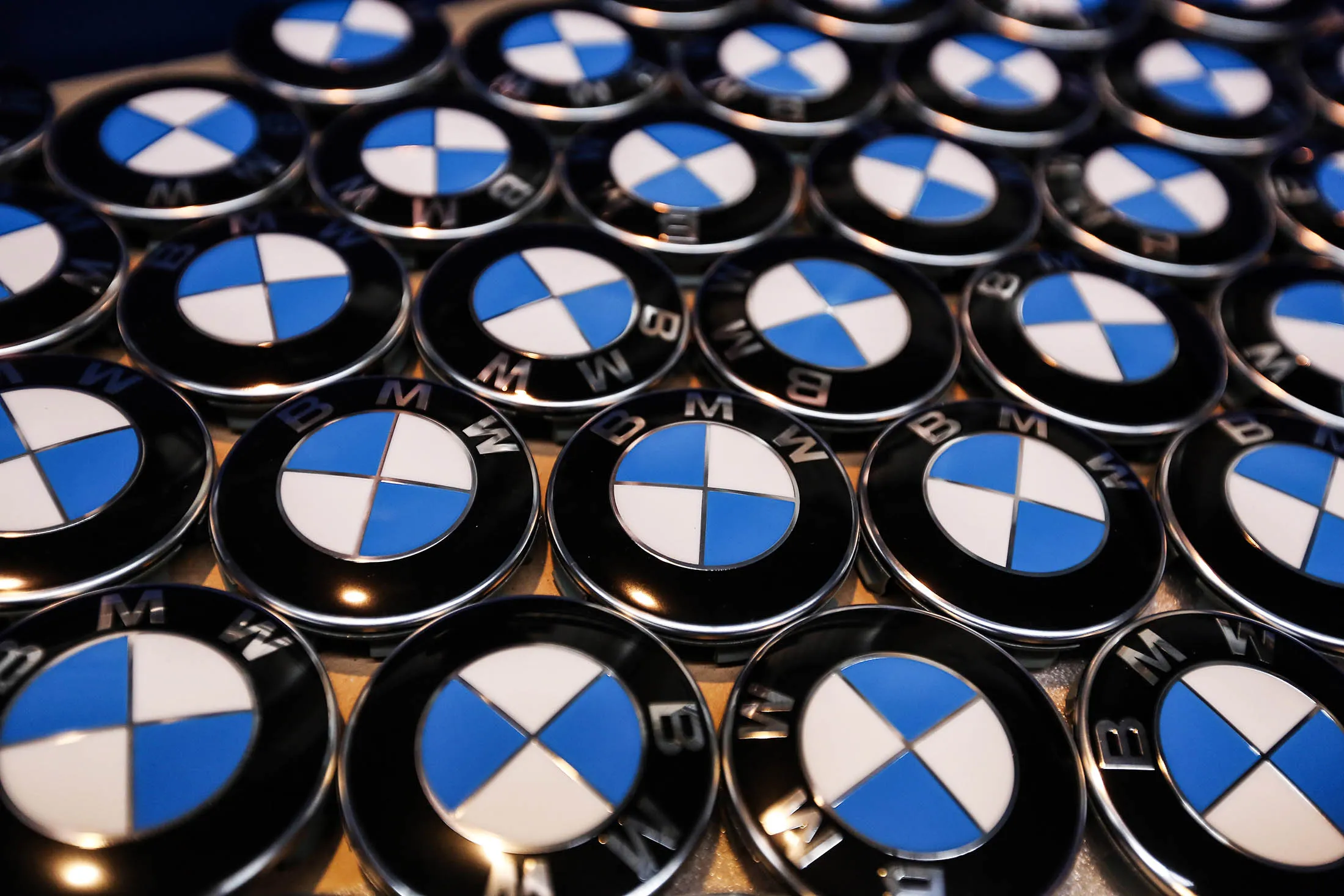 1491877449_bmw badges