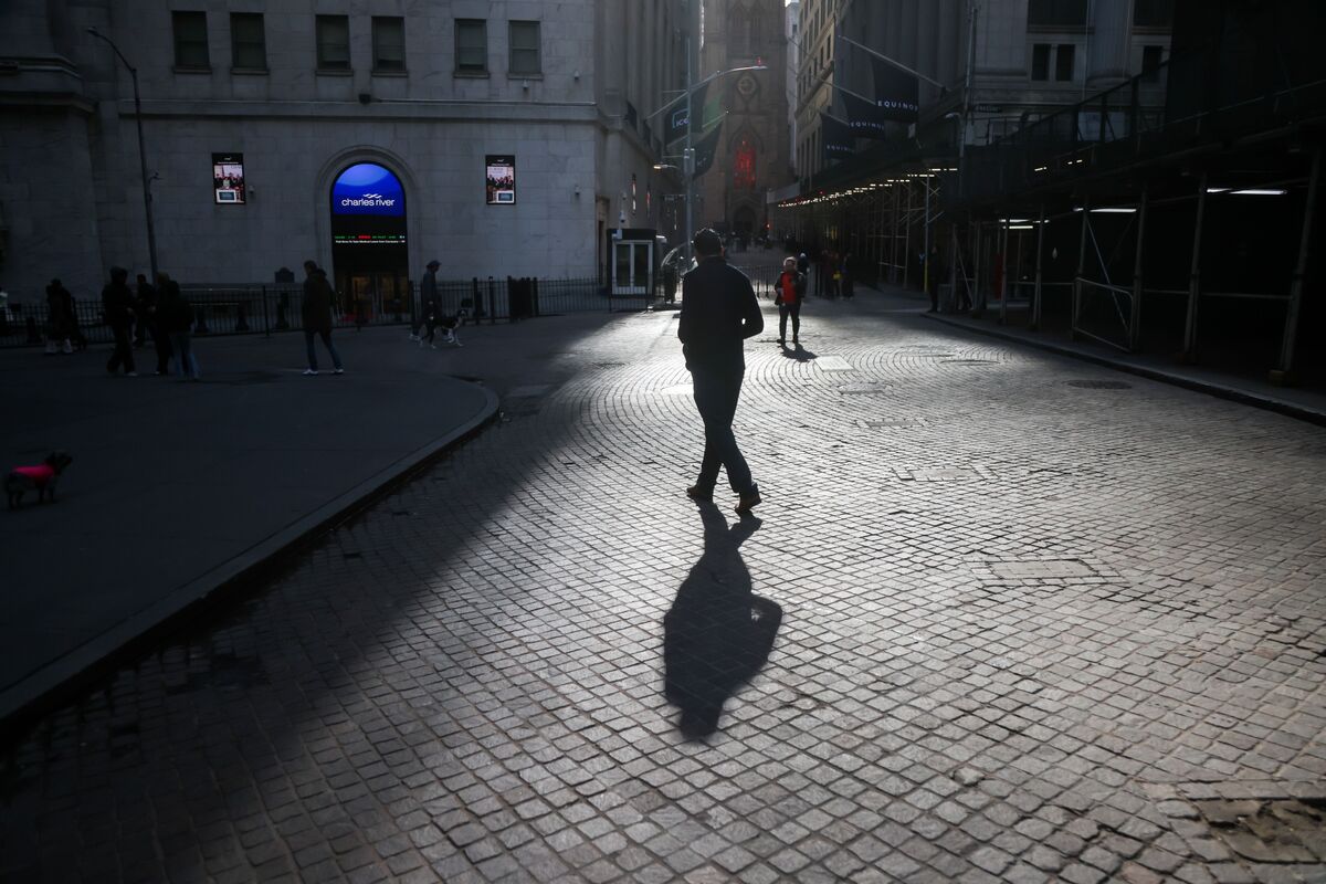 bloomberg.com - Liza Tetley - Macro Traders Slump Most in March as War Squeezes Hedge Funds