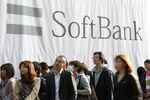 Softbank, Banks Lead Slowest Bond Sales Since ’06