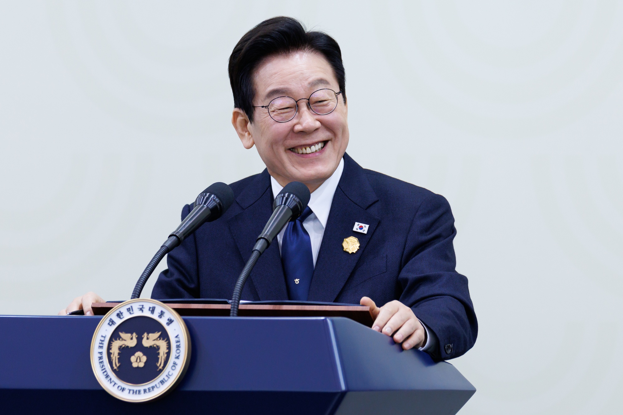 Lee Jae Myung, South Korea's president, speaks during a news conference at the APEC Economic Leaders' Meeting in Gyeongju, South Korea, on Saturday, Nov. 1, 2025. Chinas President Xi Jinping will meet his new South Korean counterpart Lee as both leaders work to rebuild ties between their two countries, after years of Seoul moving closer to the US. Photographer: SeongJoon Cho/Bloomberg