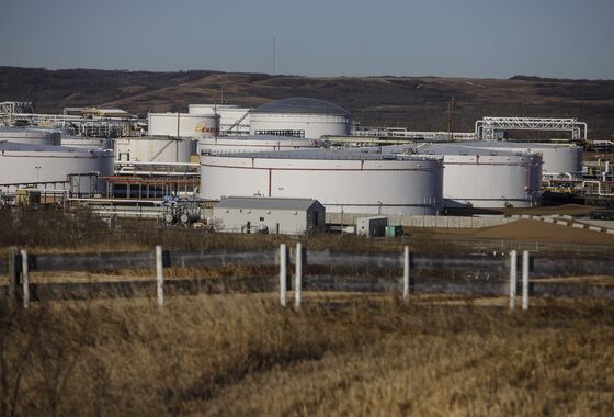 Energy Sector Cuts Blow Oil-Sands-Sized Hole in Alberta Economy