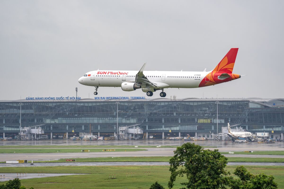 New Vietnam Airline Bets Tourism Boom Can Offset Crowded Skies