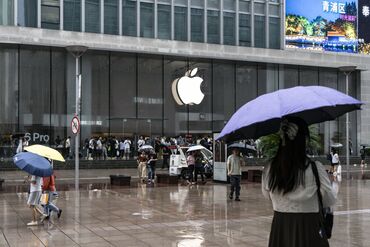 Apple iPhone 16 Begins Sale in Shanghai