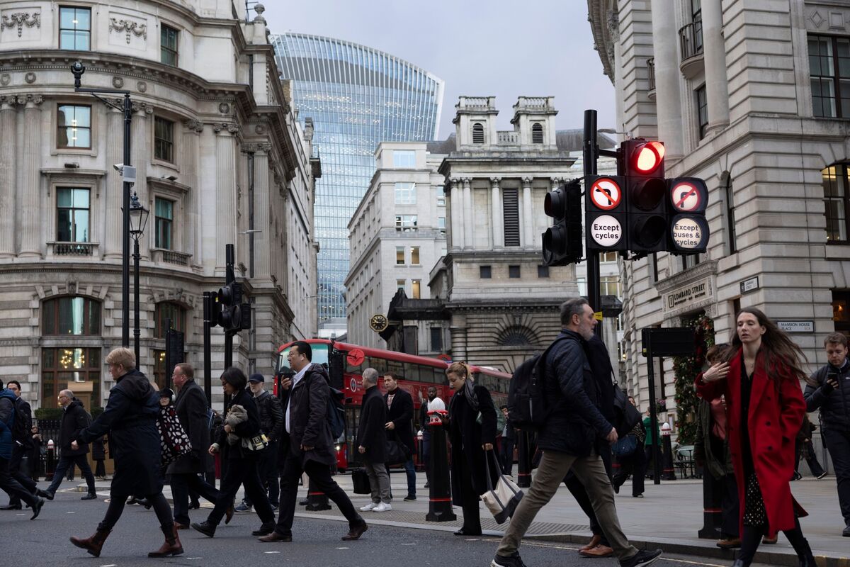 ⚫️ BLOOMBERG: "Il mercato del lavoro britannico: aumento della disoccupazione e rallentamento della crescita salariale"