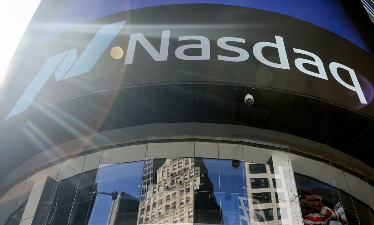 Nasdaq Nears Correction as Amazon, Alphabet, Intel Disappoint Wall Street