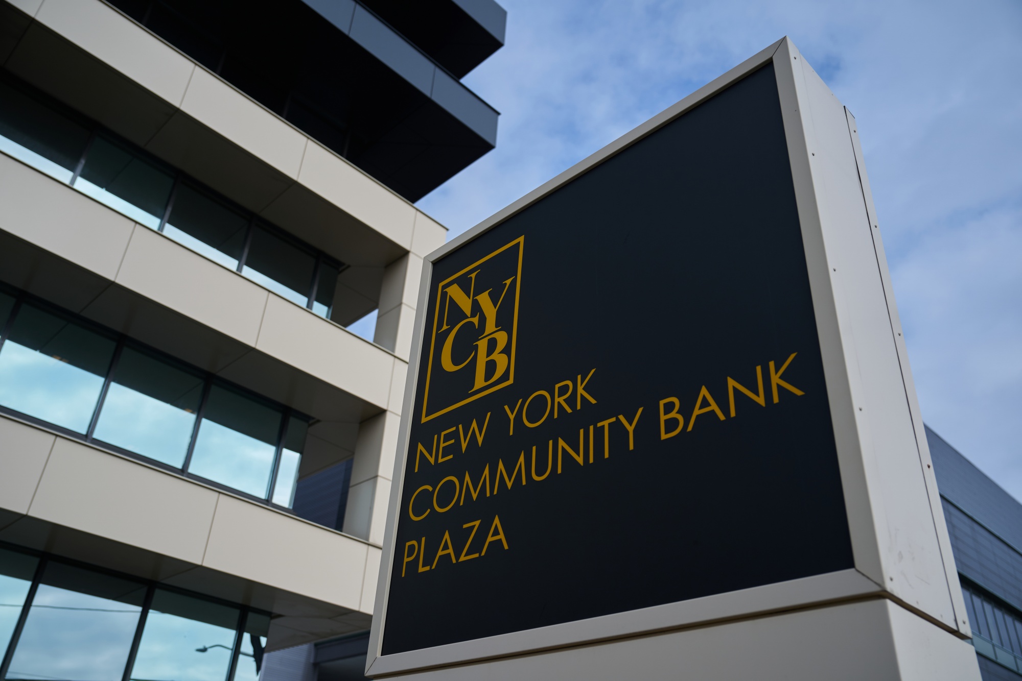 New York Community Bancorp Stock Plunges 38%, Reigniting Fears for