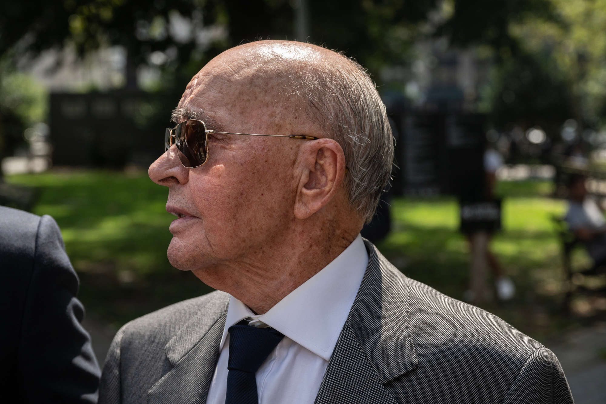 Billionaire Joe Lewis Seeks to Avoid Prison for Insider Trading - Bloomberg