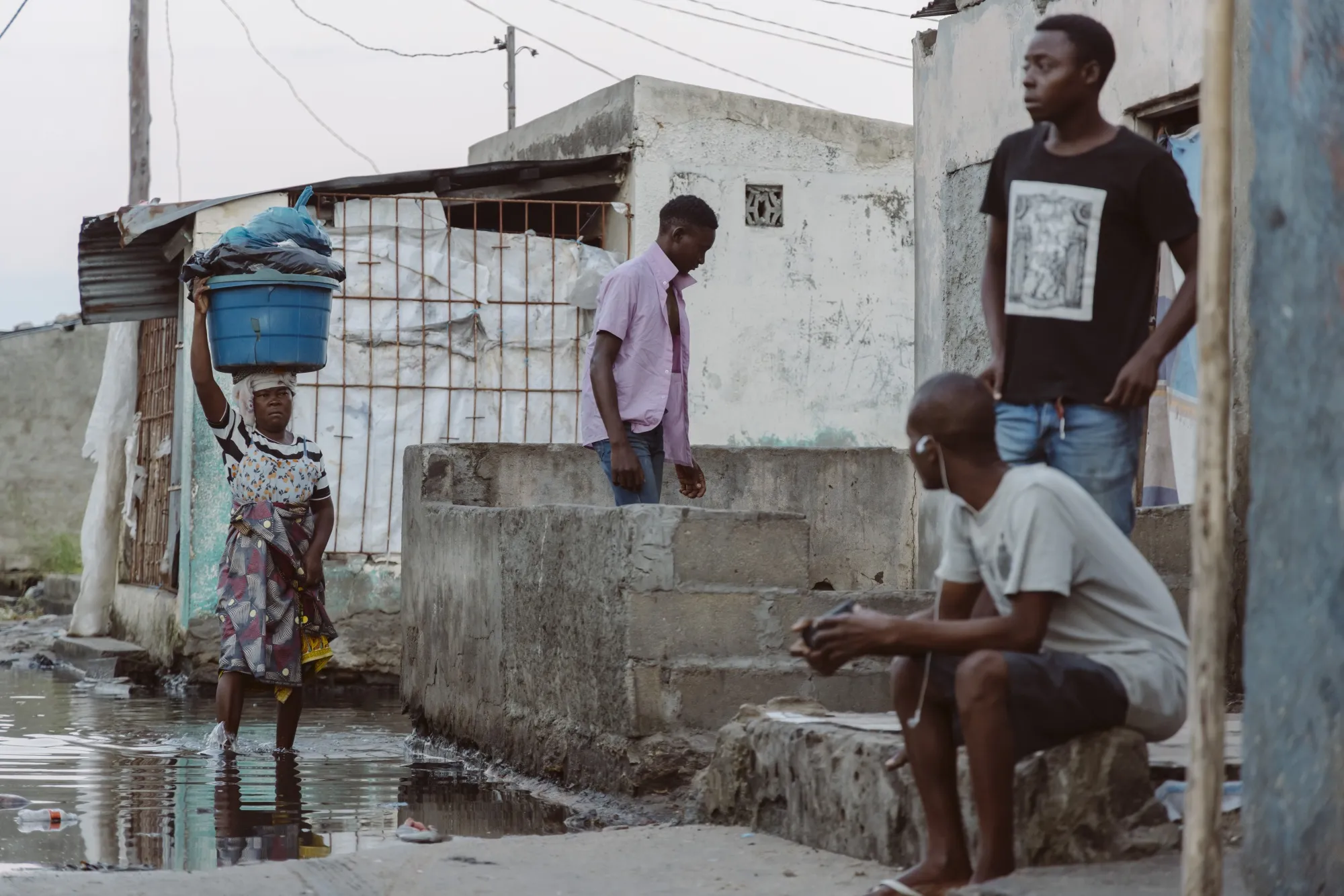 Residents&nbsp;in the Praia Nova neighborhood of Beira, Mozambique.
