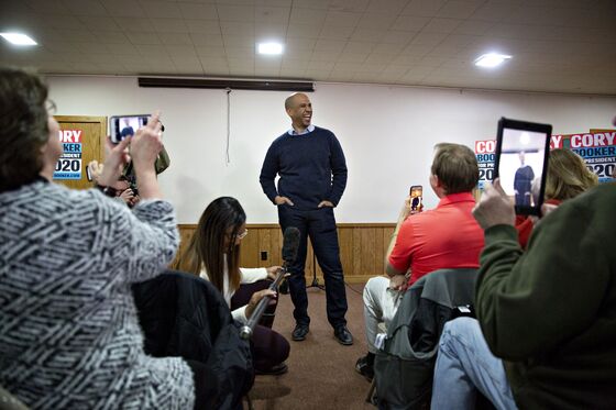 New Jersey’s Booker Offers Obama Echoes in Iowa Campaign Debut