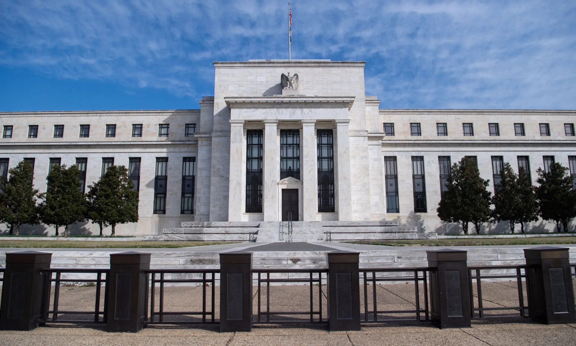 米利下げ予想が後退、2027年開始見込む声が優勢－ブルームバーグ調査