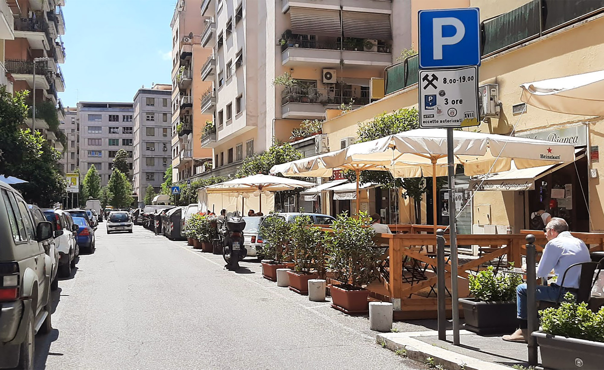 Outdoor Dining Versus Parking in Rome - Bloomberg