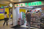 China, Hong Kong, Island, MTR, Admiralty Subway Station, vendor, concession, convenience store, 7-Eleven, front, entrance, Asian, man,
