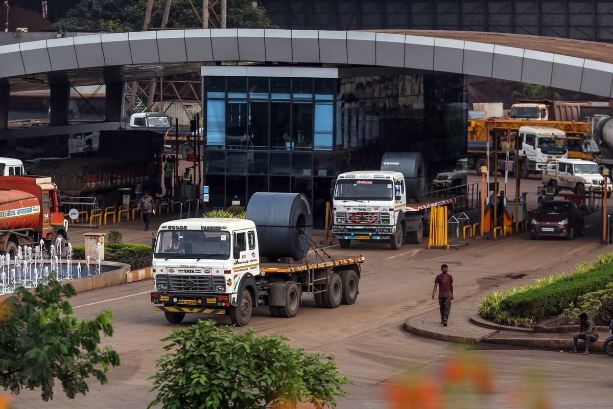 India Inc Wage Growth Slows to Seven-Year Low Amid Economic Deceleration