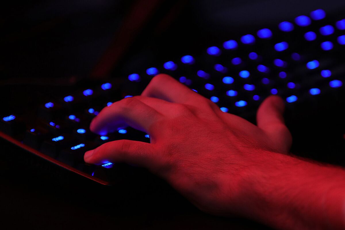 Microsoft calls on US Congress to pass a comprehensive law to crack down on AI deepfakes that aim to interfere in elections or maliciously target people (Jeff Stone/Bloomberg)