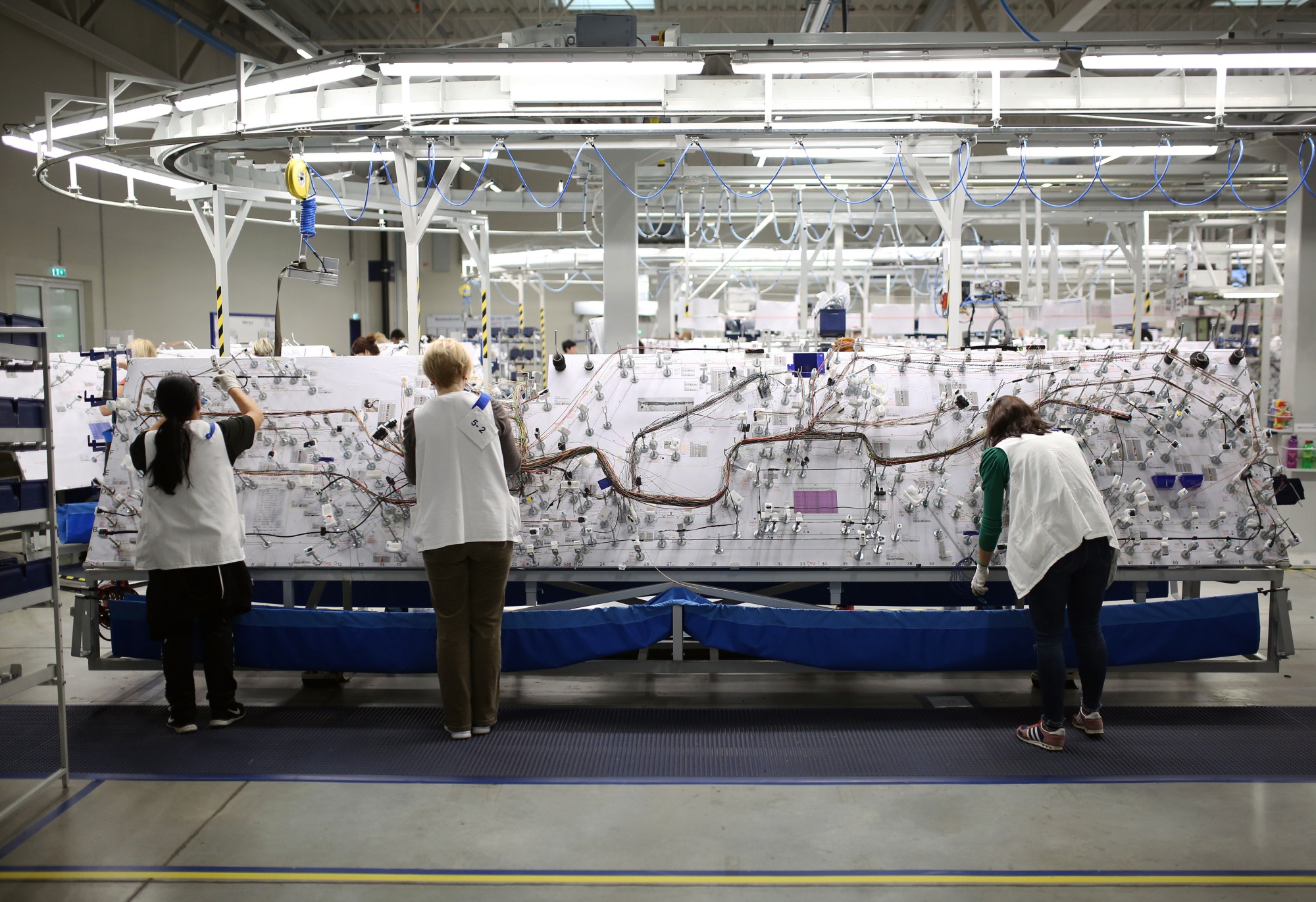 Ukraine Bomb Shelters Help Parts Maker Keep VW and BMW Supplied Bloomberg