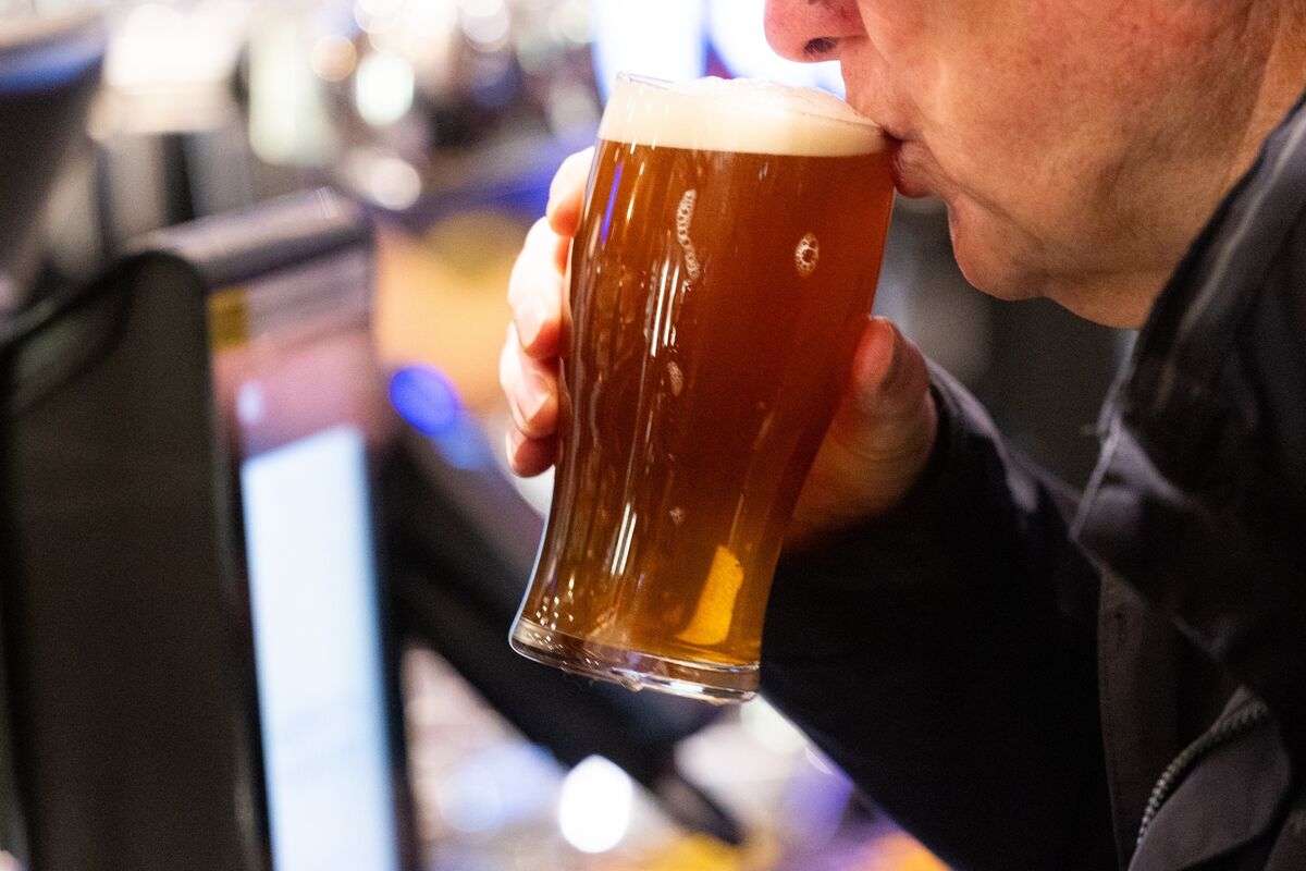 bloomberg.com - Sofia Gerace - Wetherspoon's Beer-Garden Expansion Pays Off in Hot Weather