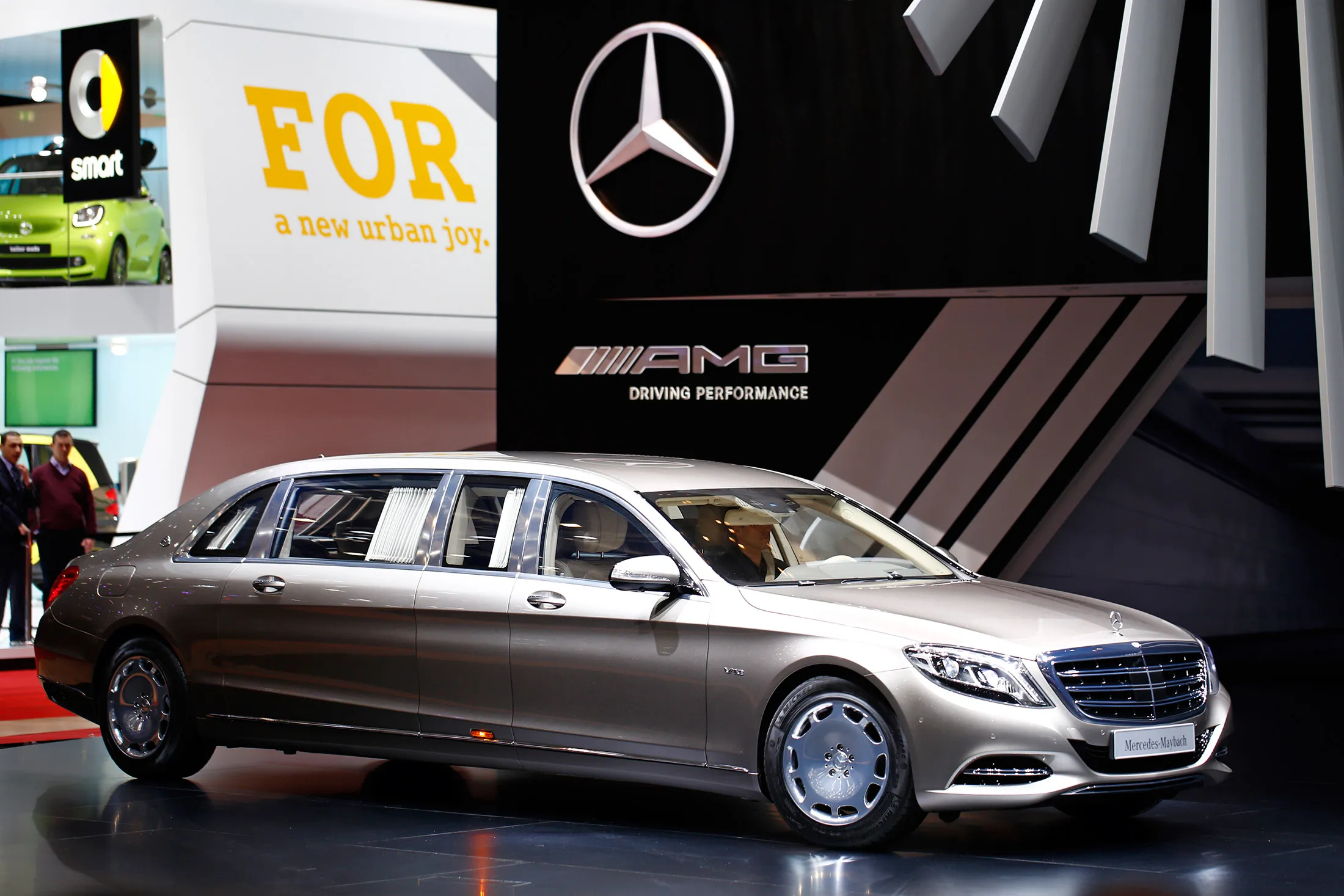 The Mercedes-Maybach S600 Pullman Is Fit for a King—Or Kanye - Bloomberg