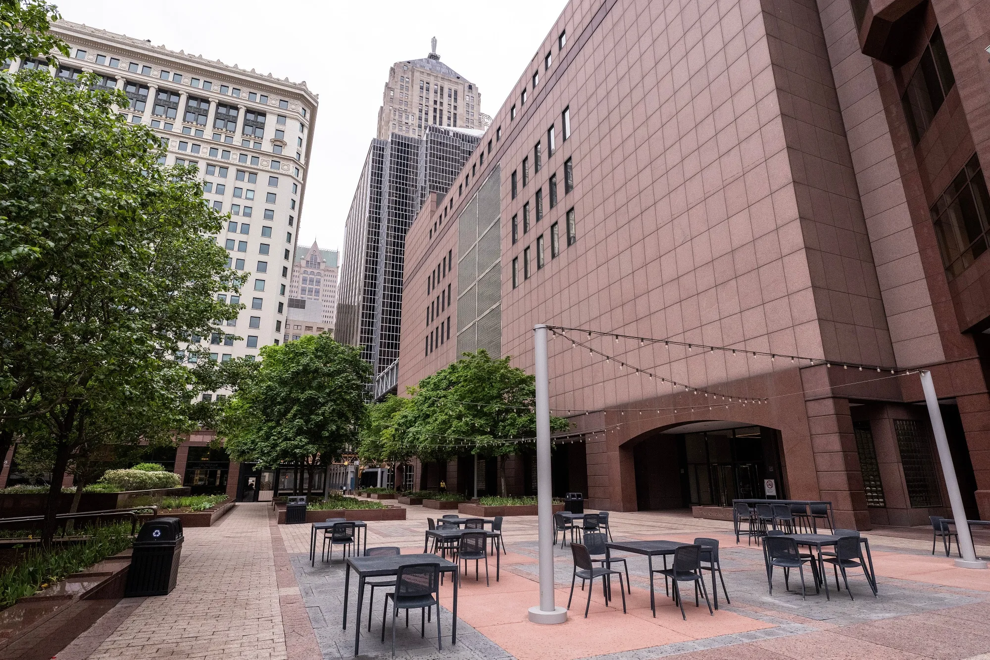 400 S La Salle St, the former home of CBOE, in the Loop neighborhood of Chicago.