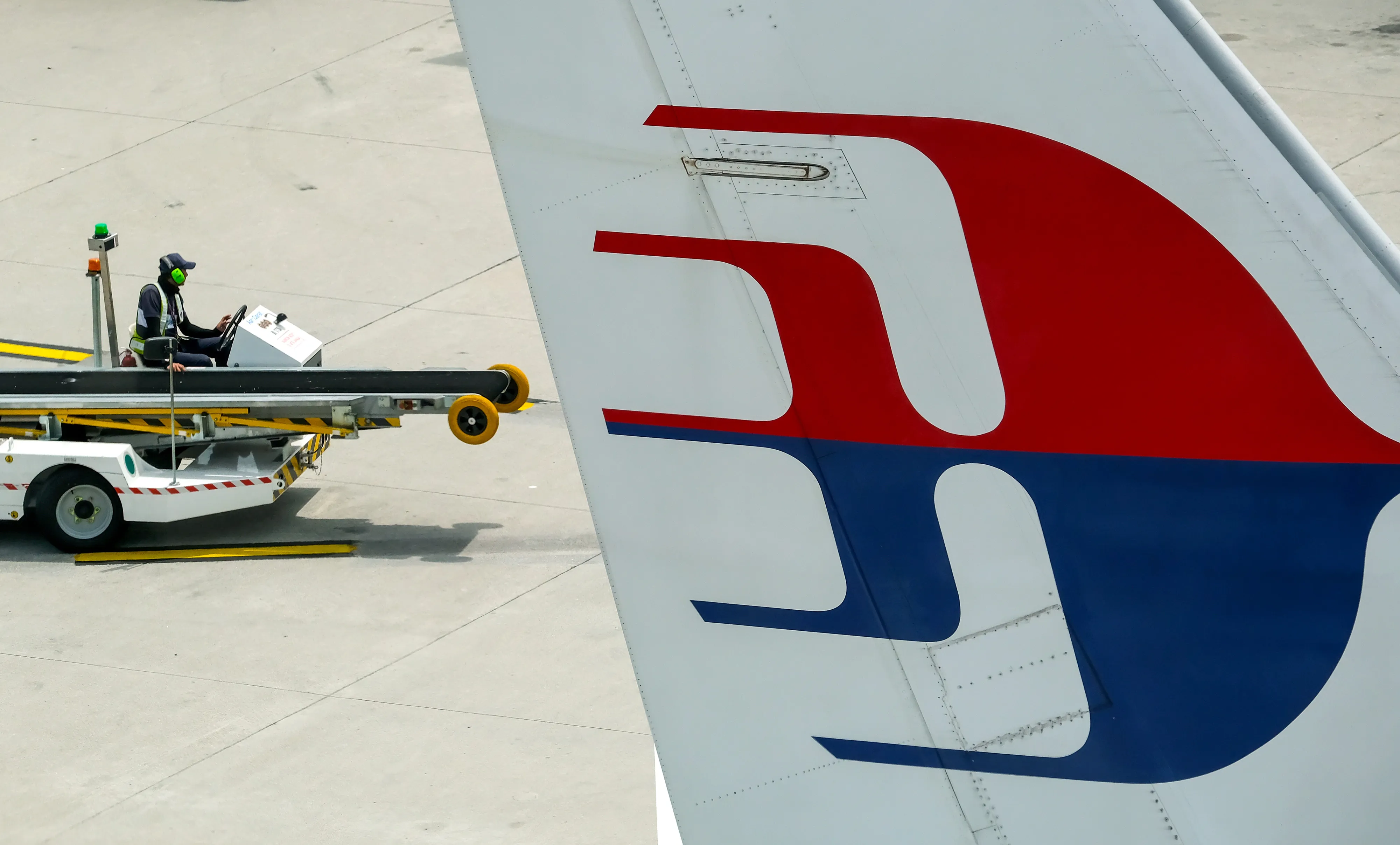 Mahathir Is Weighing Shutdown or Sale of Malaysia Airlines