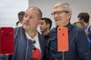 アップルのジョニー・アイブ最高デザイン責任者とティム・クックCEO