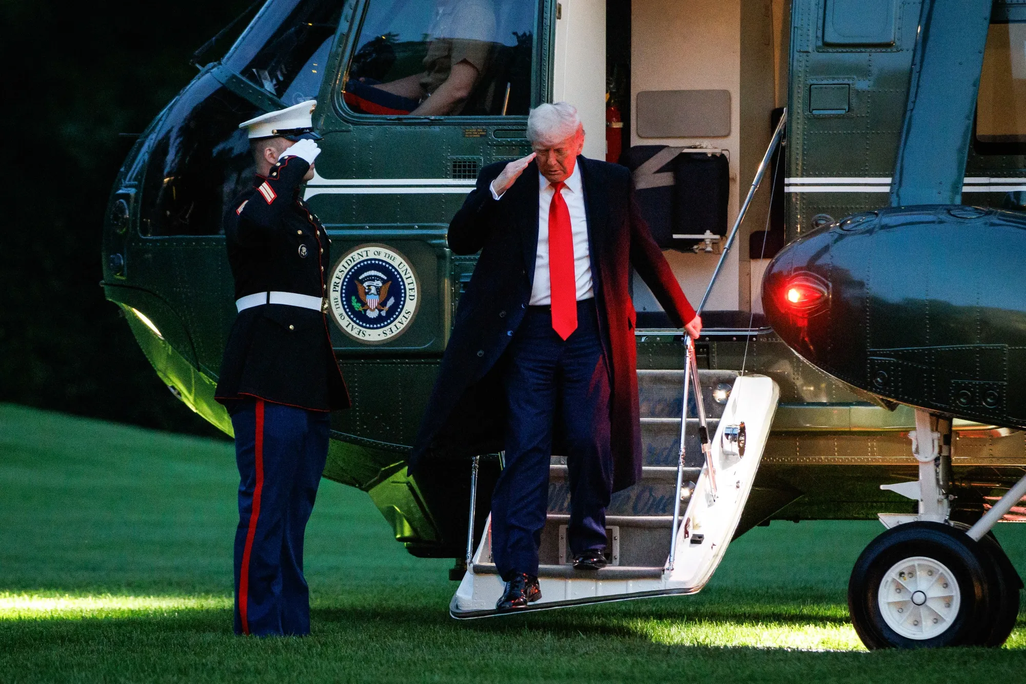 At Trump Memecoin Dinner, Guests Eat Filet Mignon While Protesters Taunt -  Bloomberg