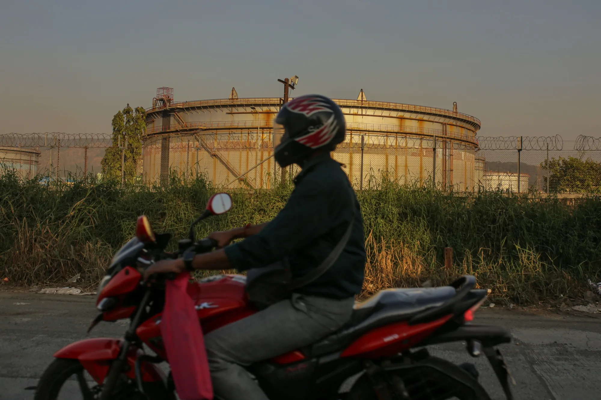 The Bharat Petroleum Corp. Ltd. oil refinery&nbsp;in Mumbai, India
