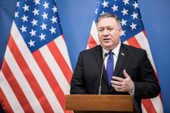 Pompeo Hints at Huawei Ultimatum to Countries Buying Equipment