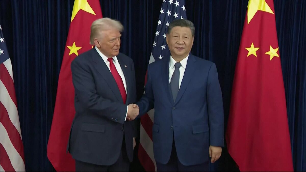 Trump and Xi Shake Hands Ahead of Bilateral Meeting