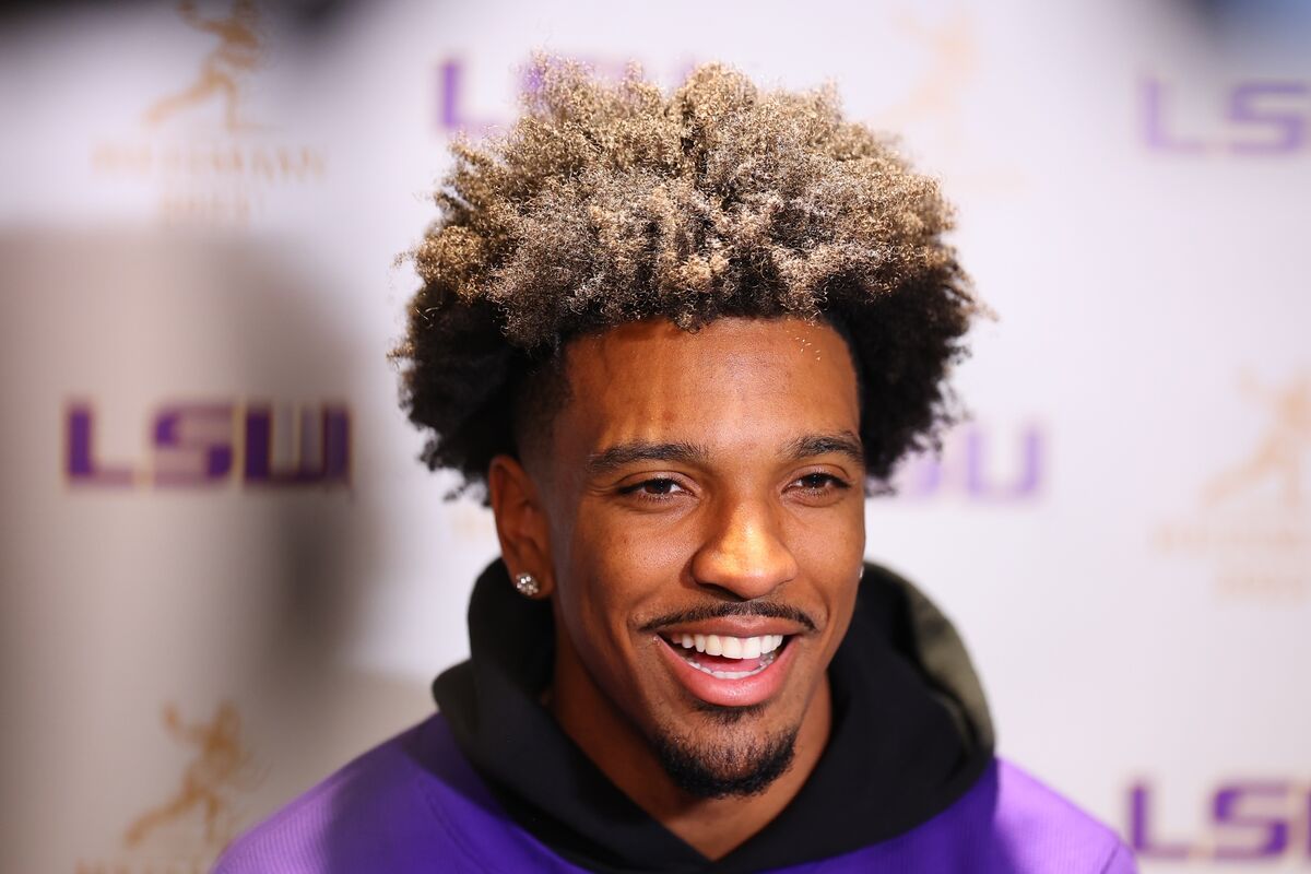 Jayden Daniels Claims Heisman Trophy to Become Third LSU Winner