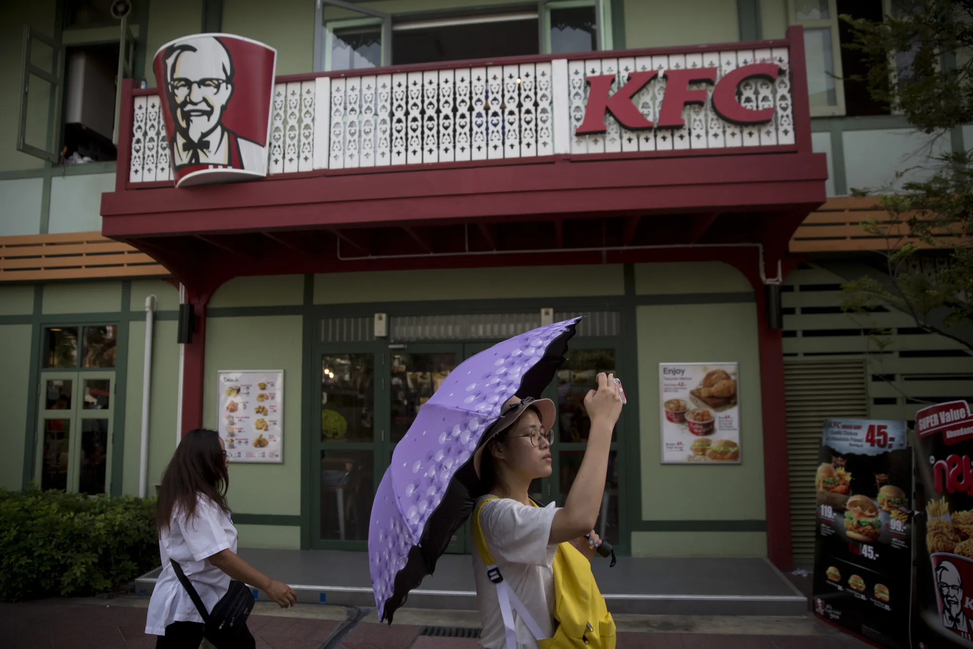 Chicken Fastfood Outlets as Thai Beer Company to Buy KFC Restaurants in Fast-Food Push