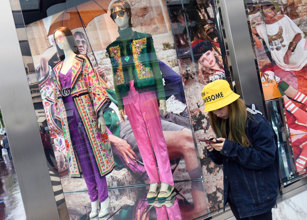 Louis Vuitton, Gucci, Hermes Face Difficult 2020 After Big 2019 - Bloomberg