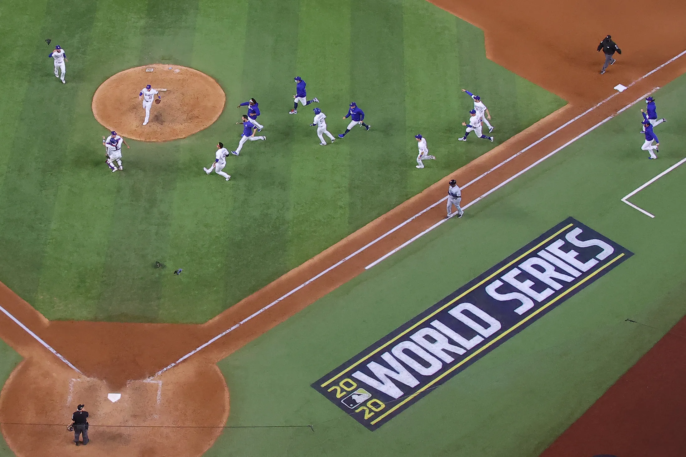 The Los Angeles Dodgers celebrate after defeating the Tampa Bay Rays 3-1 in Game Six to win the 2020 MLB World Series in&nbsp;Arlington, Texas on Tuesday.&nbsp;