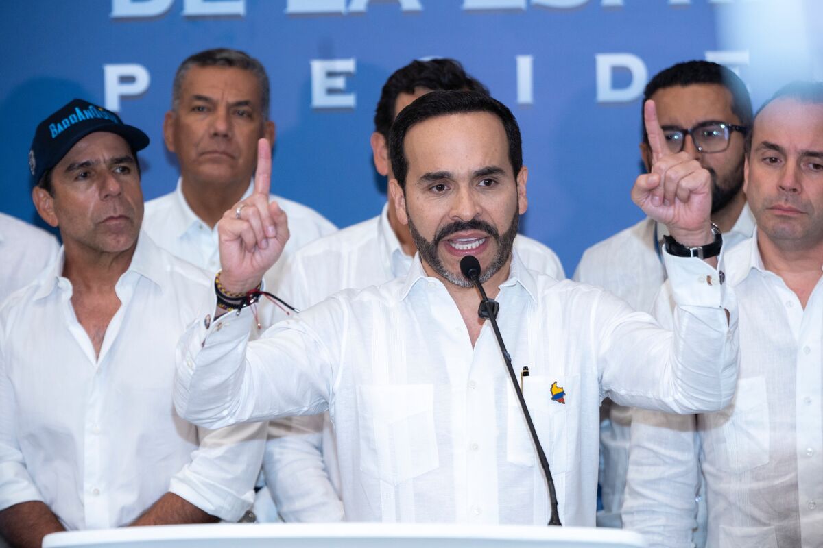 Colombia's President Sworn In in Cali, First Speech to Military
