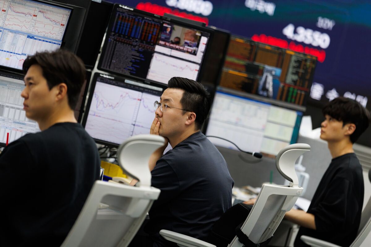 Korean Stocks’ Record Rout Fails to Tempt Global Investors
