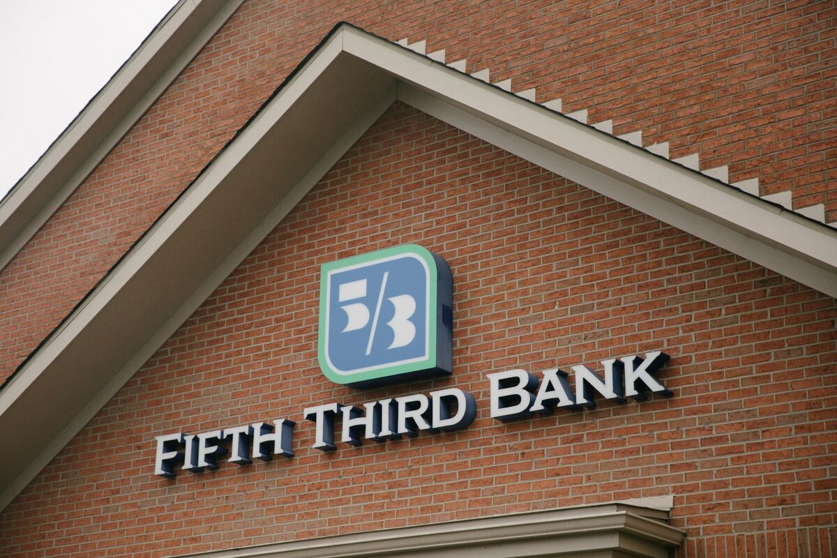
                            Fifth Third Steps Up Branch Investments Alongside Comerica Deal