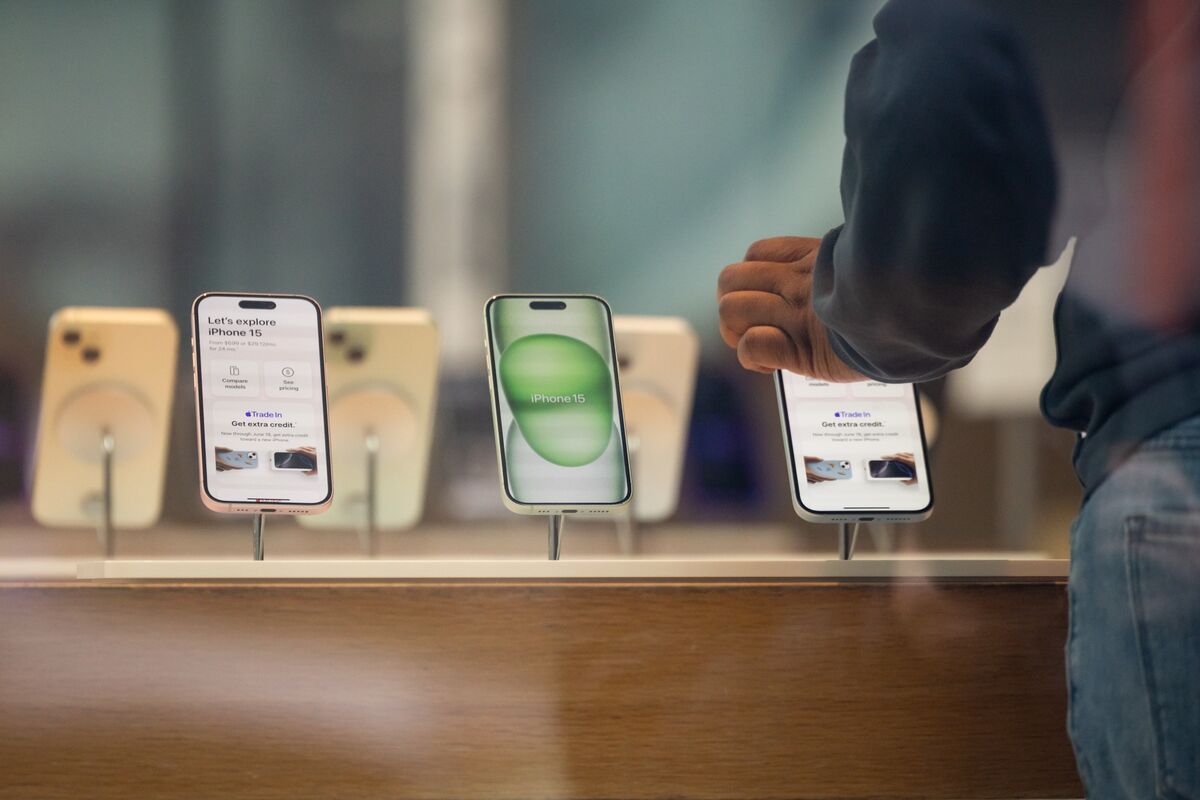 Apple’s August Stock Revival Gives Hope to Concerned Investors