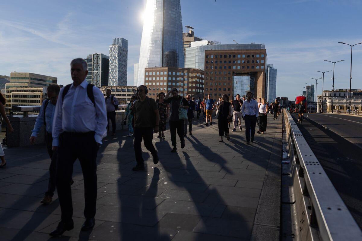 UK Hiring Accelerates for the First Time in Four Years, REC Says