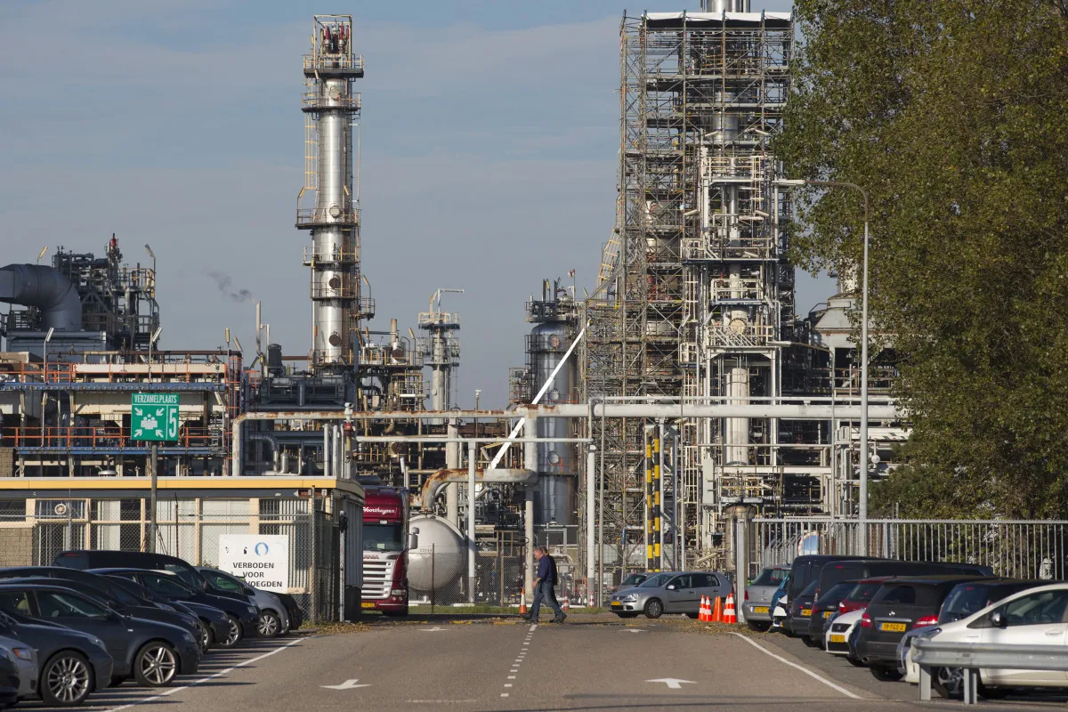 Kuwait Coep Kuwait Petroleum Is Said to Reassess $500 Billion Spending Plan - Bloomberg