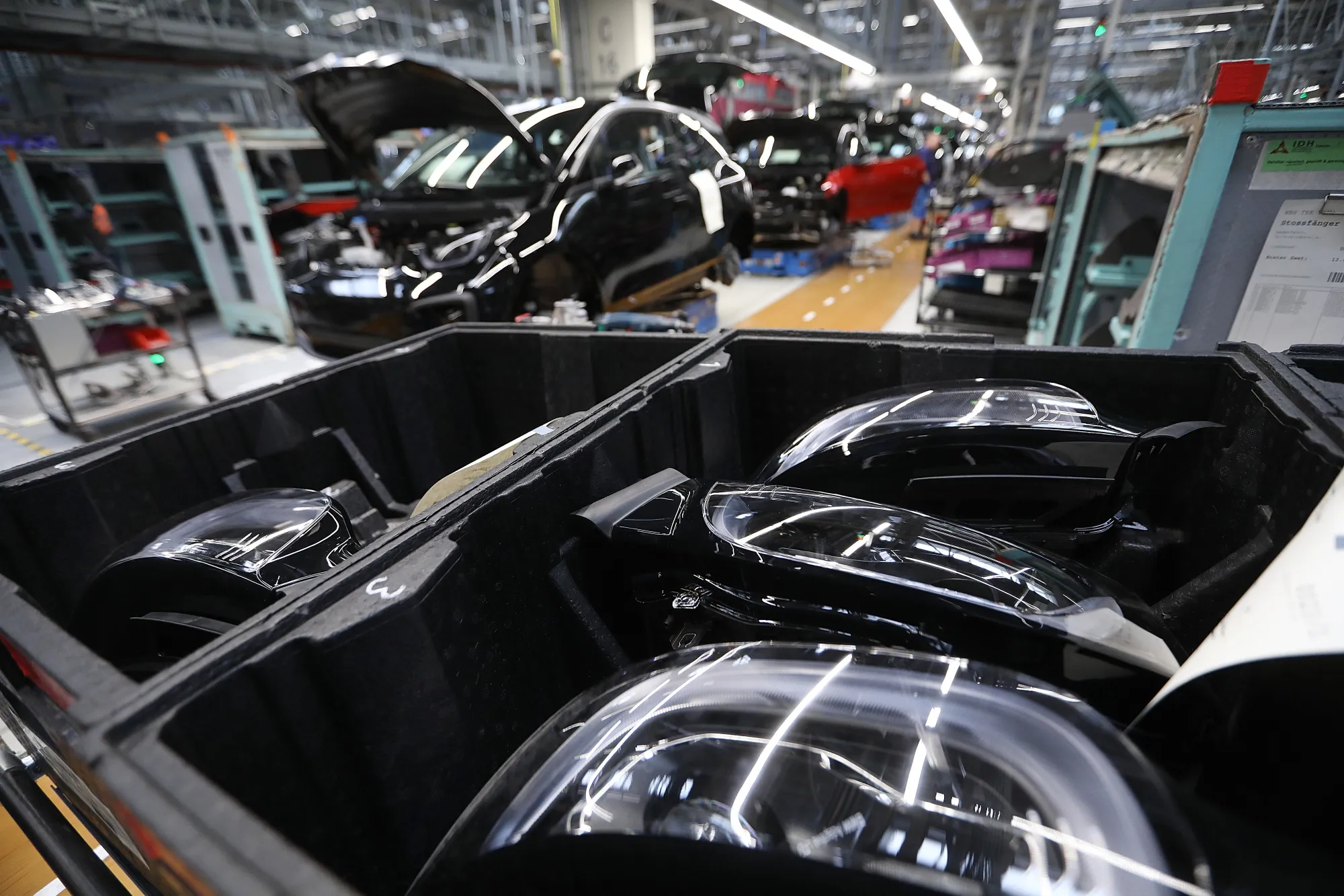 Bayerische Motoren Werke AG Electric Automobile Assembly Line 