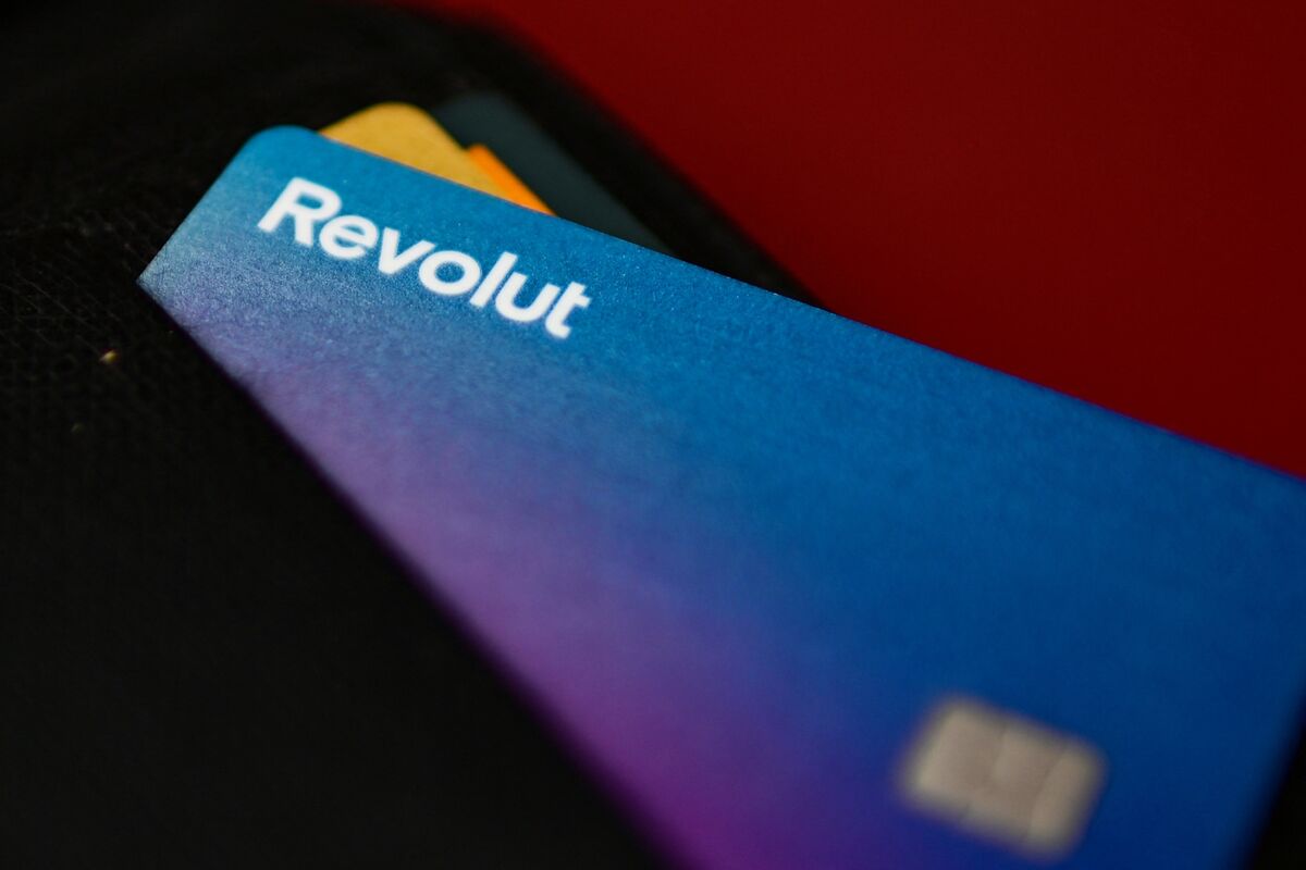 Revolut Debuts Buyback in Latest Move to Stay Private for Longer - Bloomberg