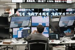 Inside Currency Trading Room As Yen's Slide to 34-Year Low Sparks Japan Warning
