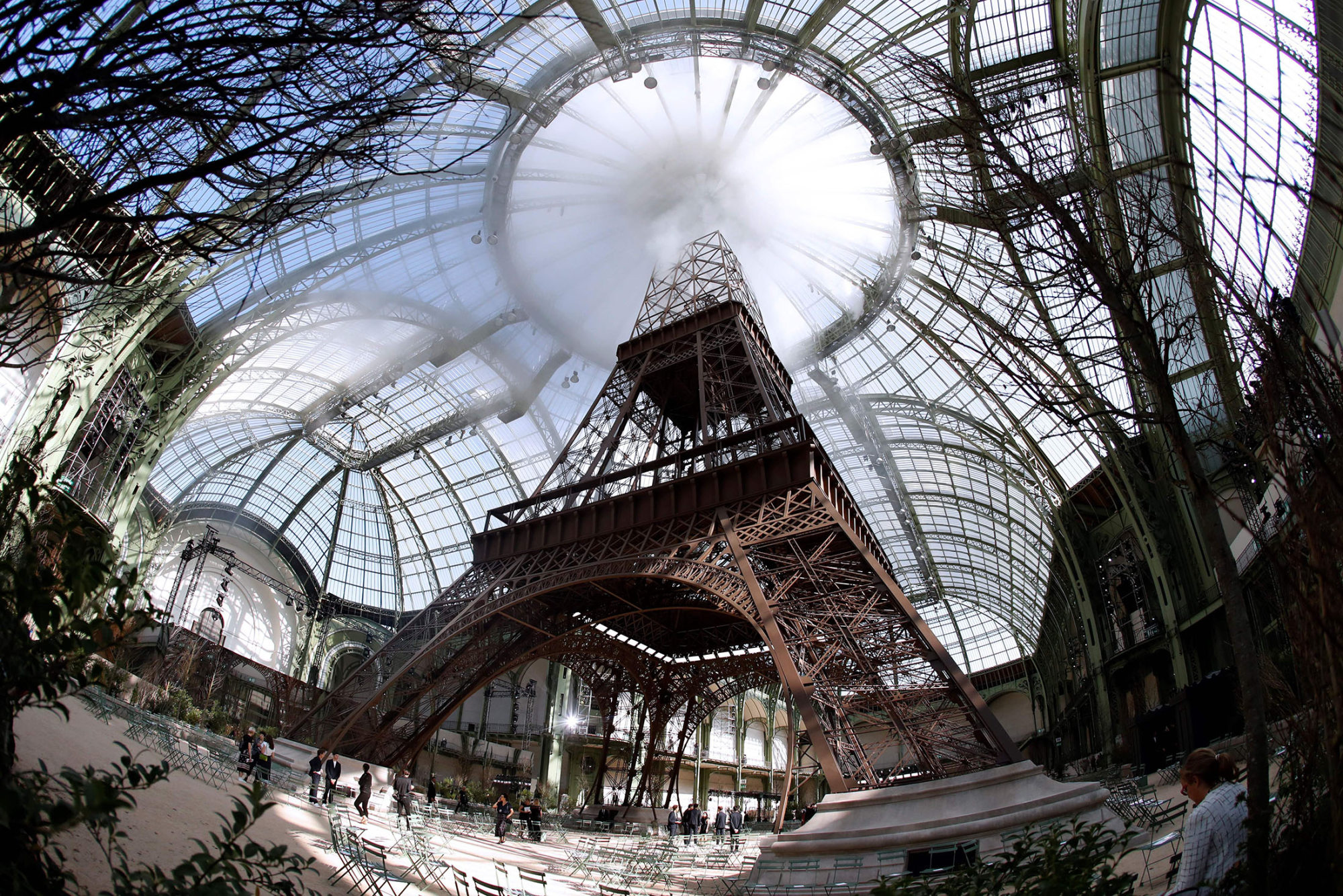 Chanel Aims High With Starry 'Eiffel Tower' Paris Show - Bloomberg