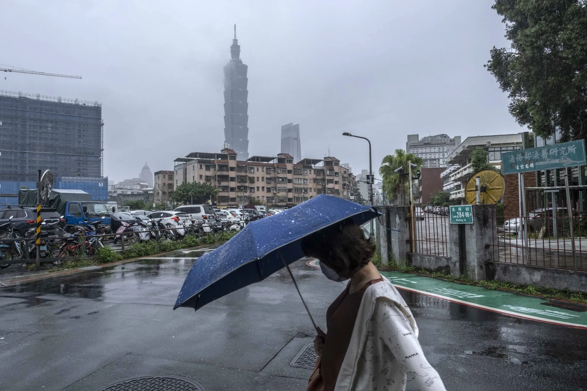 After decades of experience of political tensions, most people in Taiwan&nbsp;went about their business&nbsp;largely&nbsp;unperturbed&nbsp;by the Chinese saber-rattling and threats.&nbsp;