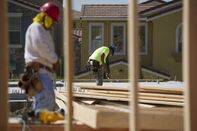 relates to 米住宅建設業者の業況感、2023年以来の低水準－関税の影響浮き彫り