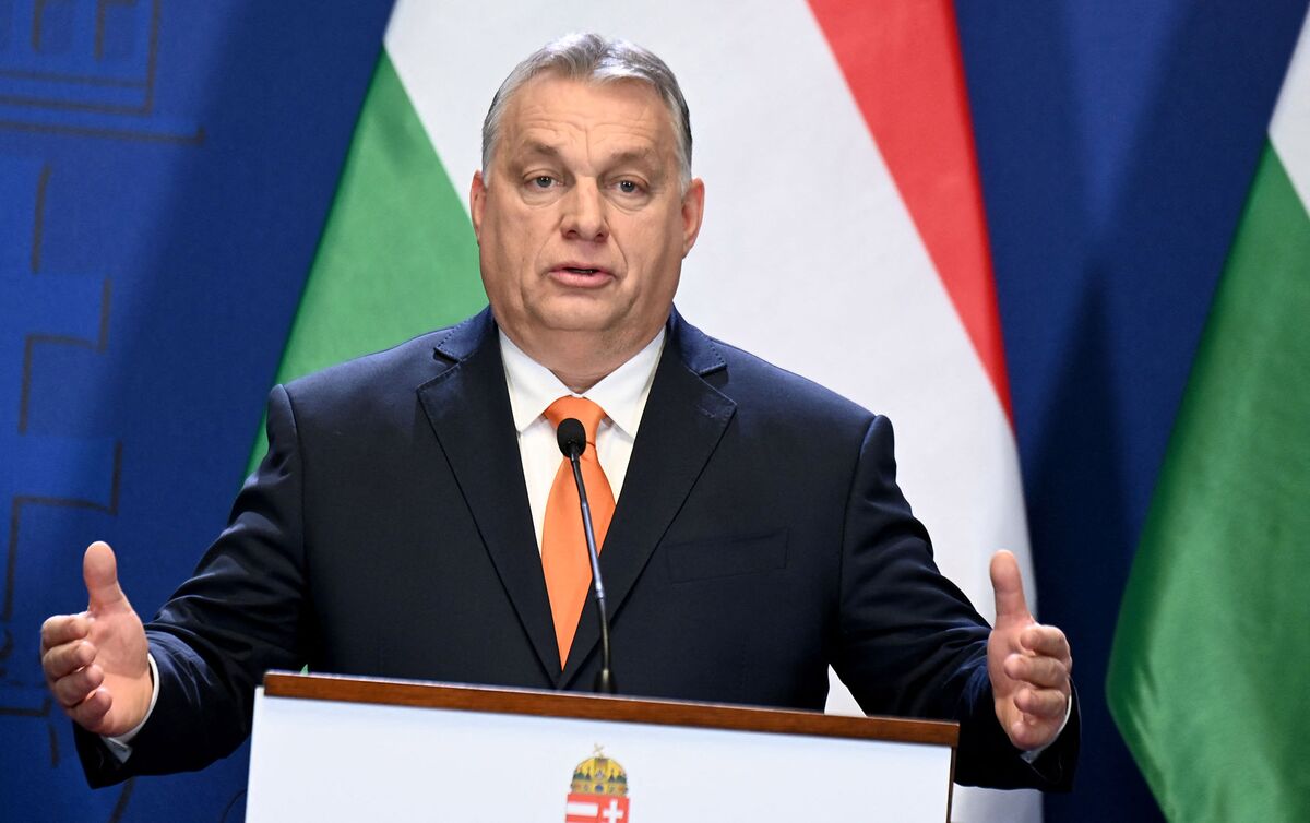 Hungary’s Orban Sees Temporary Budget Hit From EU Funds Dispute - Bloomberg