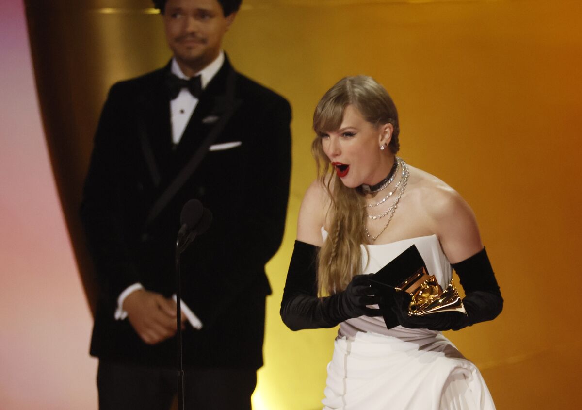 Taylor Swift Wins Grammy, Announces New Album 'The Tortured Poets  Department' - Bloomberg