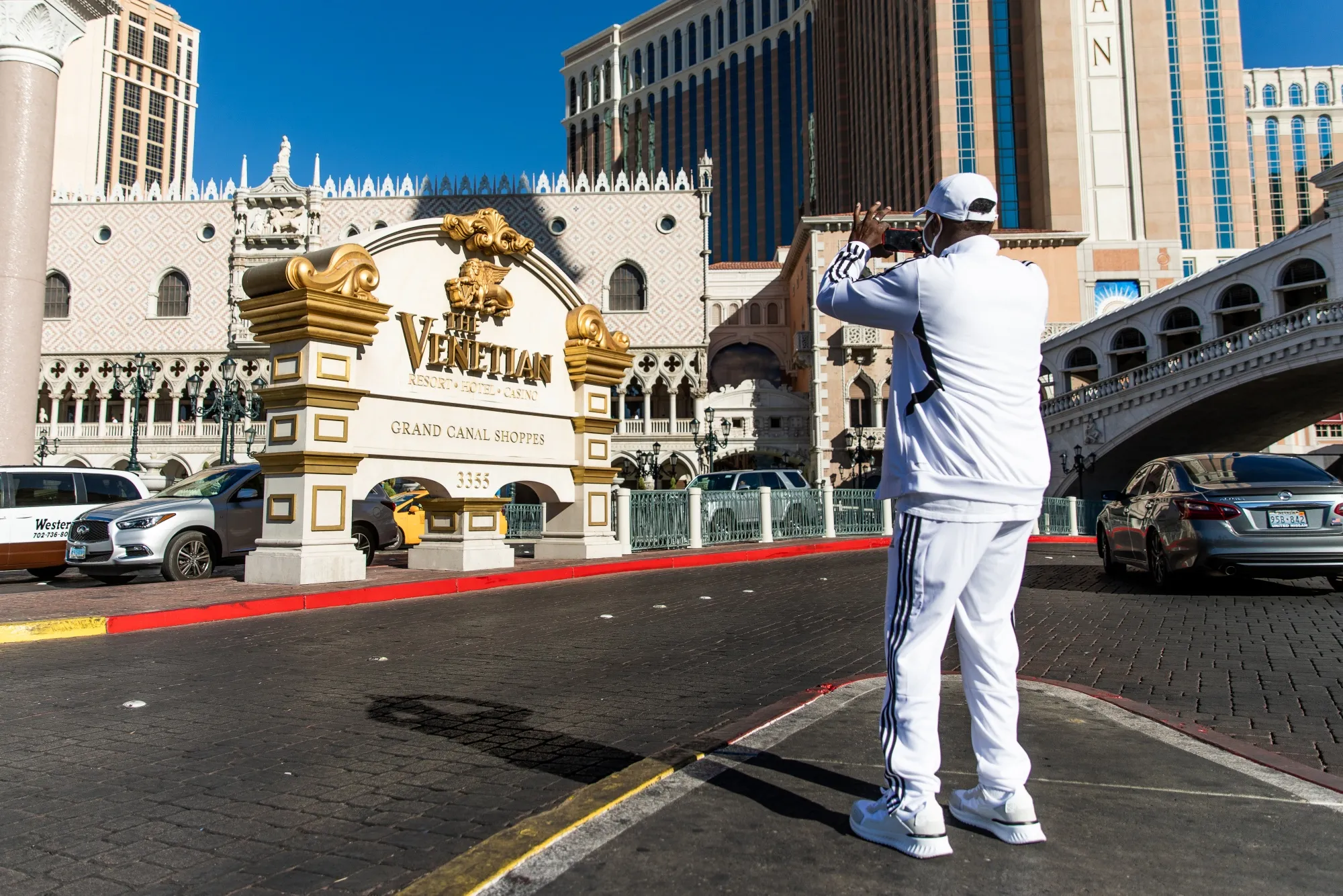 Sands has long offered a sportsbook in its flagship Venetian resort in Las Vegas,&nbsp;but that business was outsourced to Cantor Gaming.