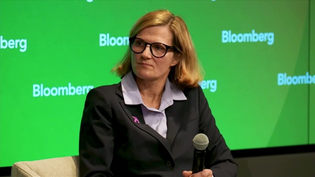 Amova Says New Flows Show De-Dollarization at Work