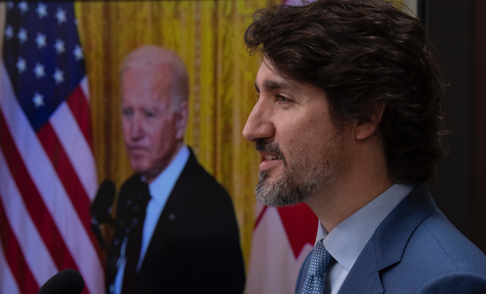 Justin Trudeau prend la parole lors d'une conférence de presse virtuelle conjointe avec Joe Biden le 23 février 2021.