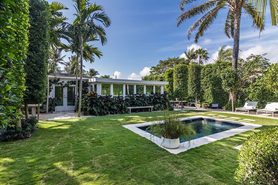 Frenzied Palm Beach Home Market Has Buyers Bidding Sight Unseen